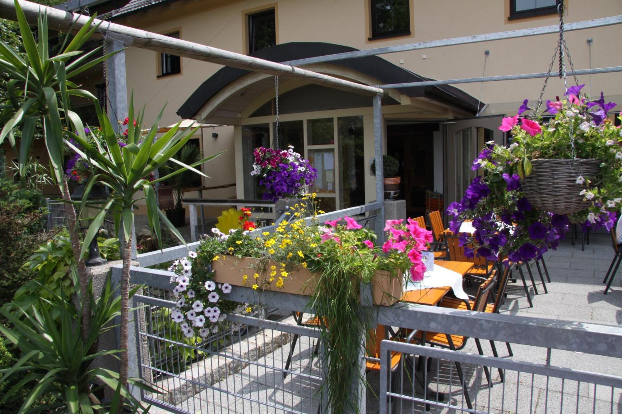 Hotel-Restaurant Bauer-Keller غريدينغ المظهر الخارجي الصورة